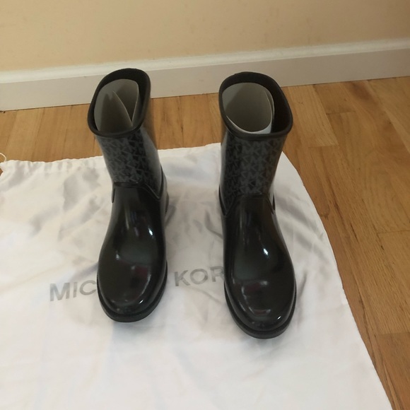 Michael Kors rain boots worn 1 time - Picture 2 of 3